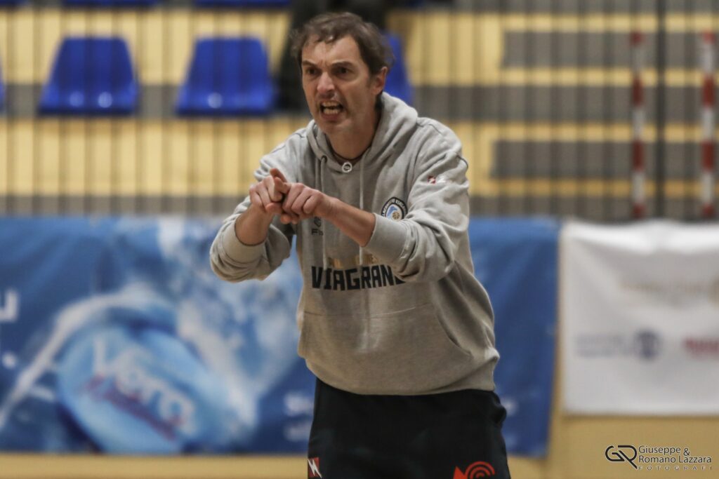 Coach Gianni Catanzaro confermato alla guida della formazione under 15 della Pallacanestro Viagrande