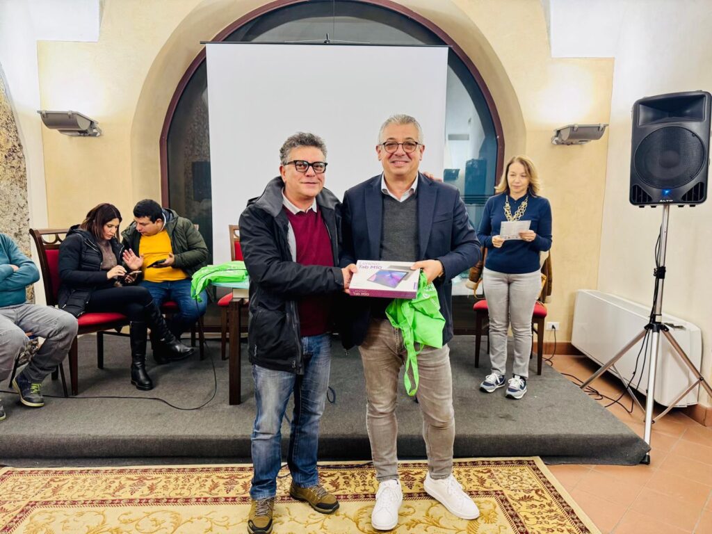 Viagrande. Premiati i cittadini virtuosi nel riciclo del vetro